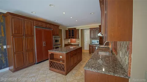 Kitchen - 6608 Enclave Dr, Independence, MI 48348 photo 1 of 3