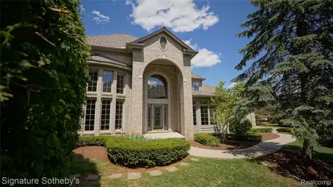 6608 Enclave Dr, Independence, MI 48348