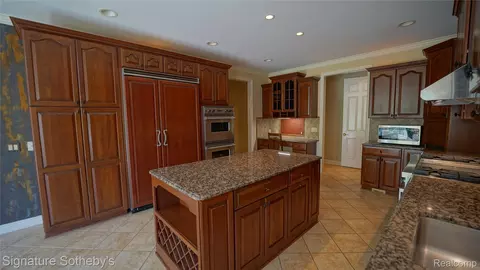 Kitchen - 6608 Enclave Dr, Independence, MI 48348 photo 3 of 3