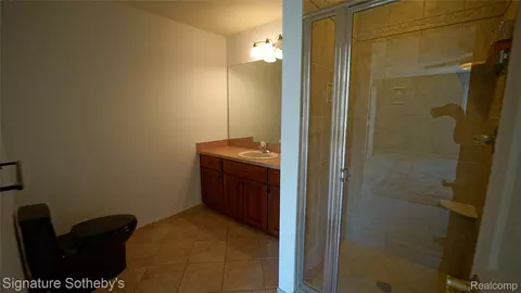 Bath - 6608 Enclave Dr, Independence, MI 48348 photo 4 of 7
