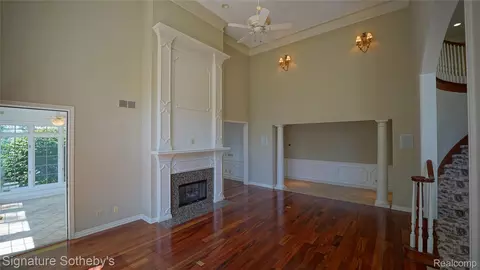 Living - 6608 Enclave Dr, Independence, MI 48348 photo 2 of 5