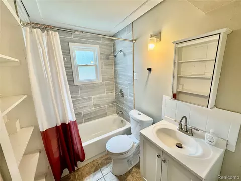 Bath - 19940 Stanley St, Melvindale, MI 48122 photo 1 of 1