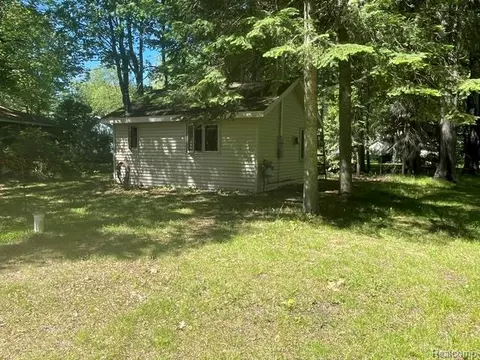 2007 N Markey Rd, Markey, MI 48629