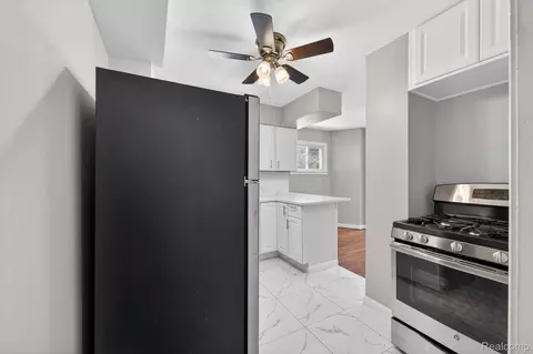Kitchen - 1781 Brys Dr, Grosse Pointe Woods, MI 48236 photo 1 of 3