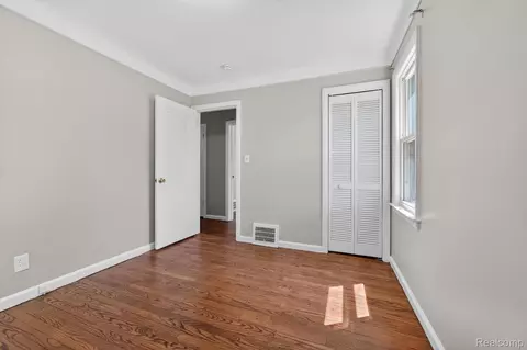 Bedroom - 1781 Brys Dr, Grosse Pointe Woods, MI 48236 photo 5 of 8