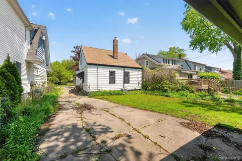 Exterior - 1781 Brys Dr, Grosse Pointe Woods, MI 48236 photo 2 of 8