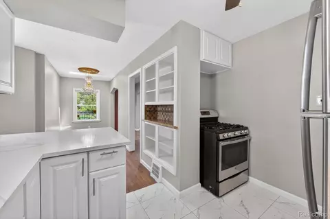 Entry Way - 1781 Brys Dr, Grosse Pointe Woods, MI 48236 photo 3 of 3
