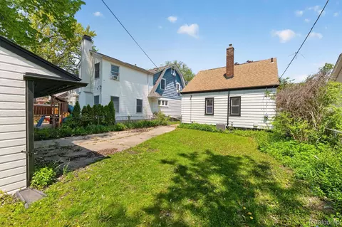 Exterior - 1781 Brys Dr, Grosse Pointe Woods, MI 48236 photo 4 of 8
