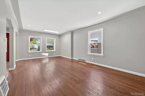 Living - 1781 Brys Dr, Grosse Pointe Woods, MI 48236 photo 4 of 4
