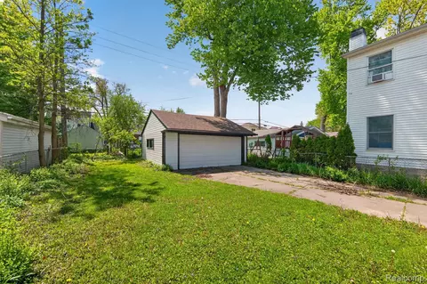 Exterior - 1781 Brys Dr, Grosse Pointe Woods, MI 48236 photo 5 of 8