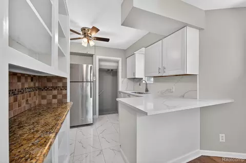 Kitchen - 1781 Brys Dr, Grosse Pointe Woods, MI 48236 photo 2 of 3