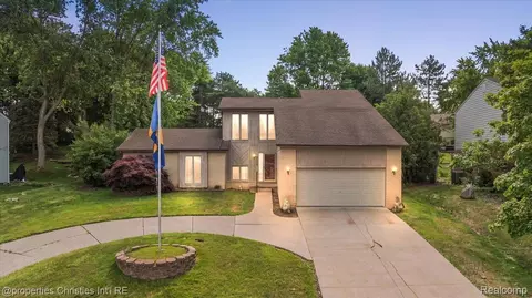 37224 Chesapeake Rd, Farmington Hills, MI 48335