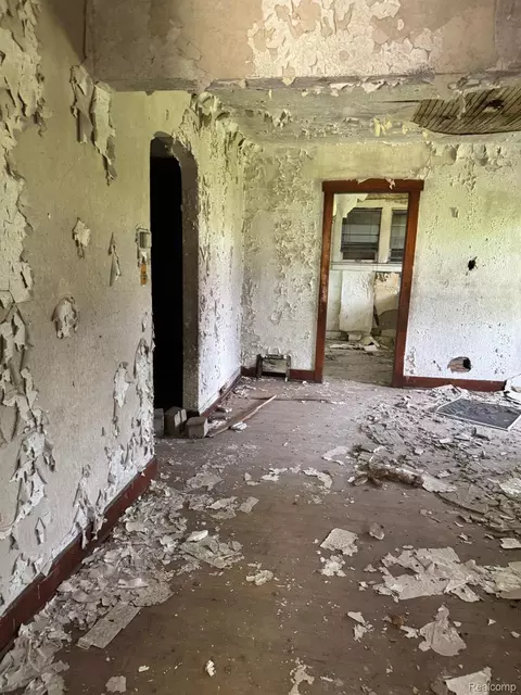 Entry Way - 205 E Baltimore Blvd, Flint, MI 48505 photo 1 of 2