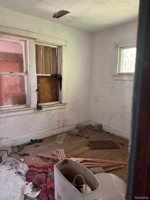 Bedroom - 205 E Baltimore Blvd, Flint, MI 48505 photo 2 of 2