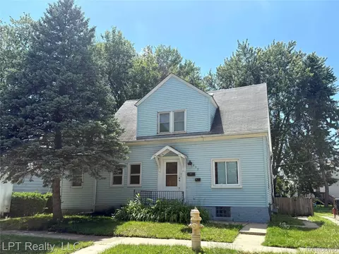 453 Spruce St, Wyandotte, MI 48192