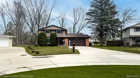 20240 Wildhern St, Southfield, MI 48076