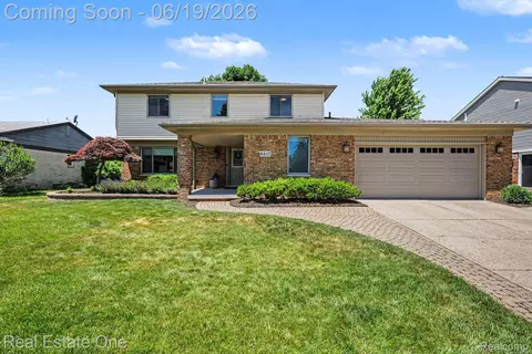 6317 Atkins Dr, Troy, MI 48085