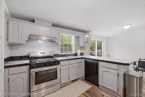 Kitchen - 2500 Mann Lot 332 Rd, Independence, MI 48346 photo 2 of 2