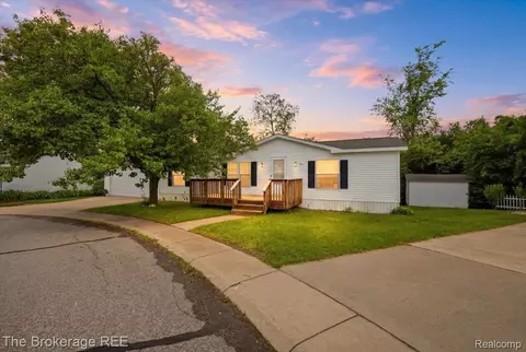 2500 Mann Mann Rd, Independence, MI 48346