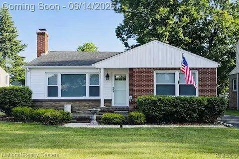 2639 Woodbine Dr, Waterford, MI 48328