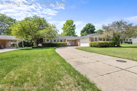 1949 Pelican Ct, Troy, MI 48084