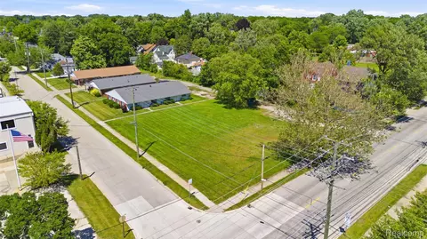 61 Floral Ave, Mount Clemens, MI 48043