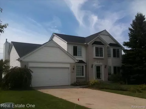 957 Meadowbrook Way, Milford, MI 48381