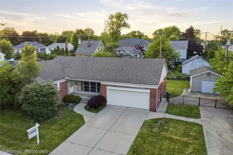 860 Palmer St, Plymouth, MI 48170