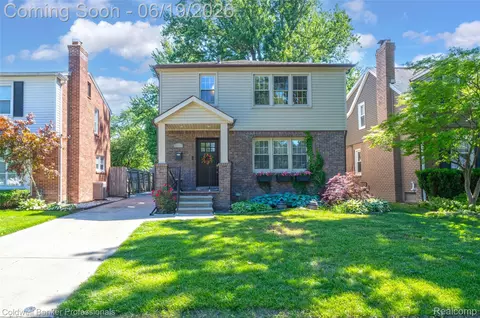 1625 Hampton Rd, Grosse Pointe Woods, MI 48236