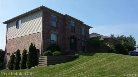 475 Dorchester Way, Milford, MI 48381