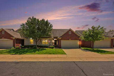 6670 Lexington Ave S, Shelby Township, MI 48317