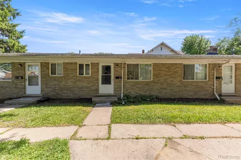 4077 Columbus St, Wayne, MI 48184