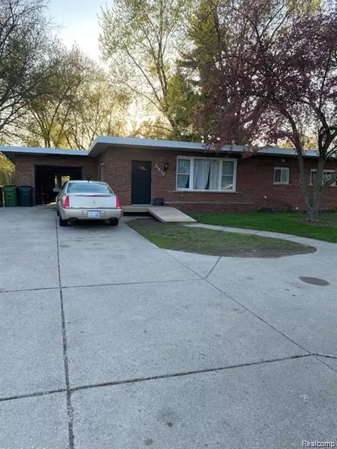 51575 Shelby Rd, Shelby Township, MI 48316