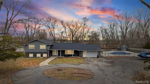 15879 Millar Rd, Clinton Township, MI 48036