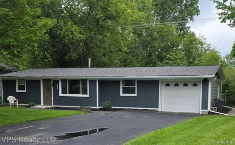1853 Payson Rd, Walled Lake, MI 48390