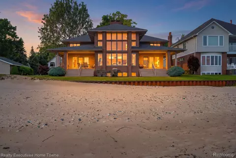 2975 Sandy Oaks Ln, Fort Gratiot, MI 48059