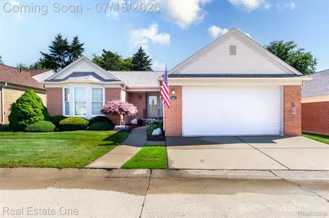 18801 Maple Cir N #13, Clinton Township, MI 48036