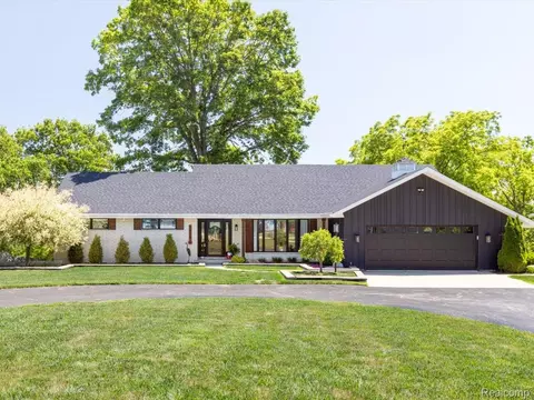 4405 N River Rd, Fort Gratiot, MI 48059
