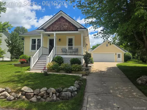 401 Chalmers Ln, Genoa, MI 48843