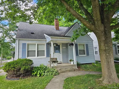2001 Dallas Ave, Royal Oak, MI 48067