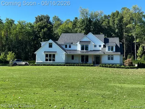 1500 Buttercup Trl, Milford, MI 48381