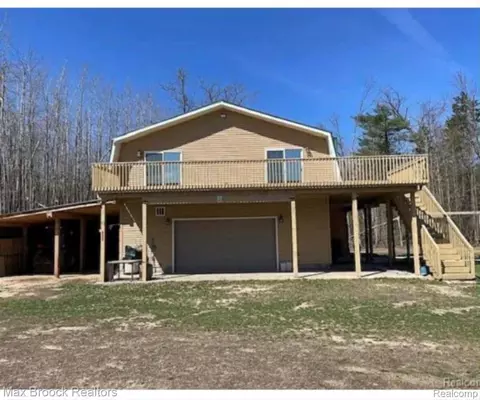 265 Huron Forest Dr, Mentor, MI 48647