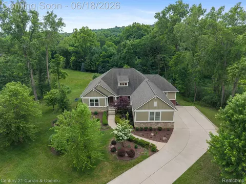 34225 Thornbrook Dr, Farmington Hills, MI 48335