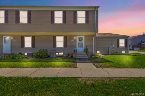 28245 Raleigh Crescent Dr, Chesterfield, MI 48051