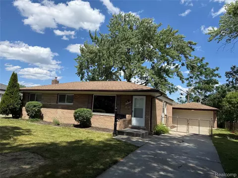 32246 Oakview Dr, Warren, MI 48092