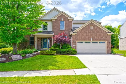 1892 Ring Neck Dr, Rochester, MI 48307