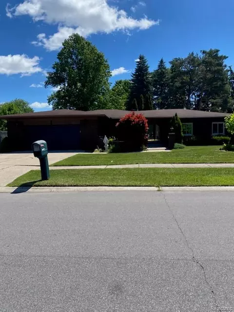 39910 Donahue Dr, Clinton Township, MI 48038