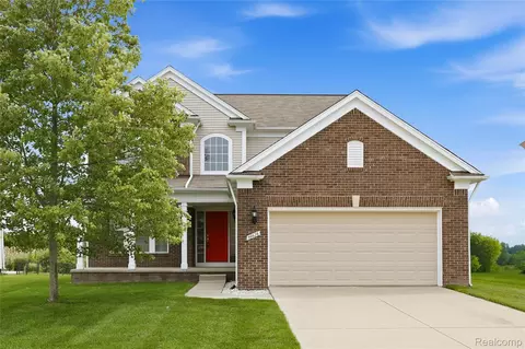 56626 Leeds Ln, Macomb, MI 48042