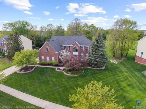 23498 Prescott Ln W, Lyon, MI 48178