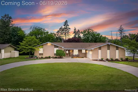 25551 Kilreigh Dr, Farmington Hills, MI 48336